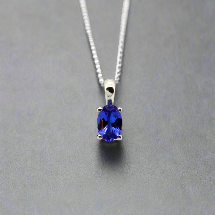 Oval Claw Pendant plain -  9ct White Gold with 1 x 6x4mm Oval Tanzanite &amp; Chain 45cm