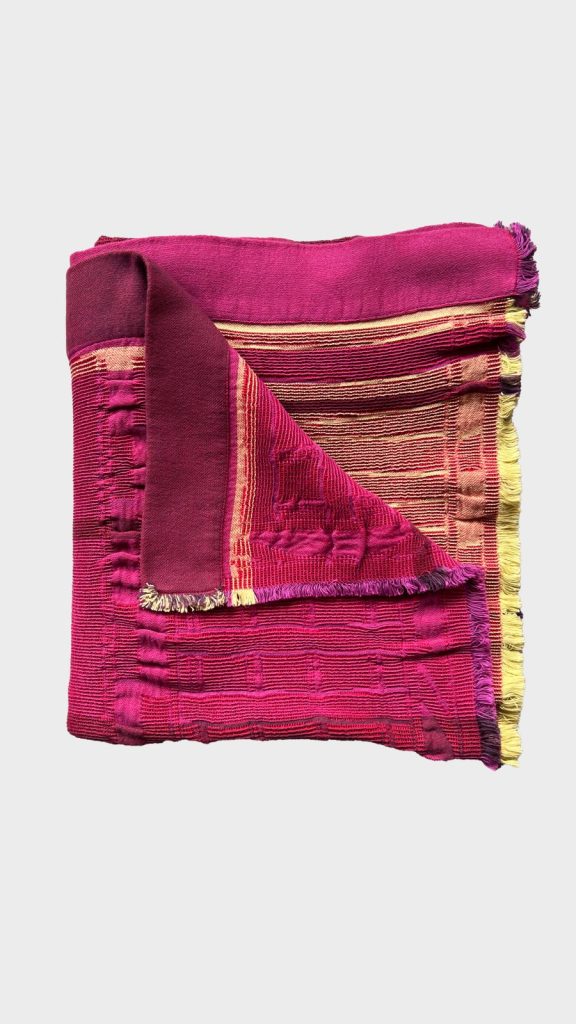 Flamboyant Throw 135 X 180 CM / 53’’ X 71‘‘