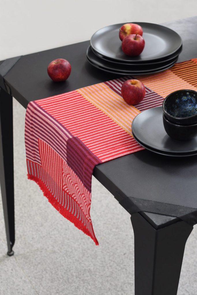 Gondissa Table Runners - Scallop &amp; Stripes 33x192cm / 13"x76"