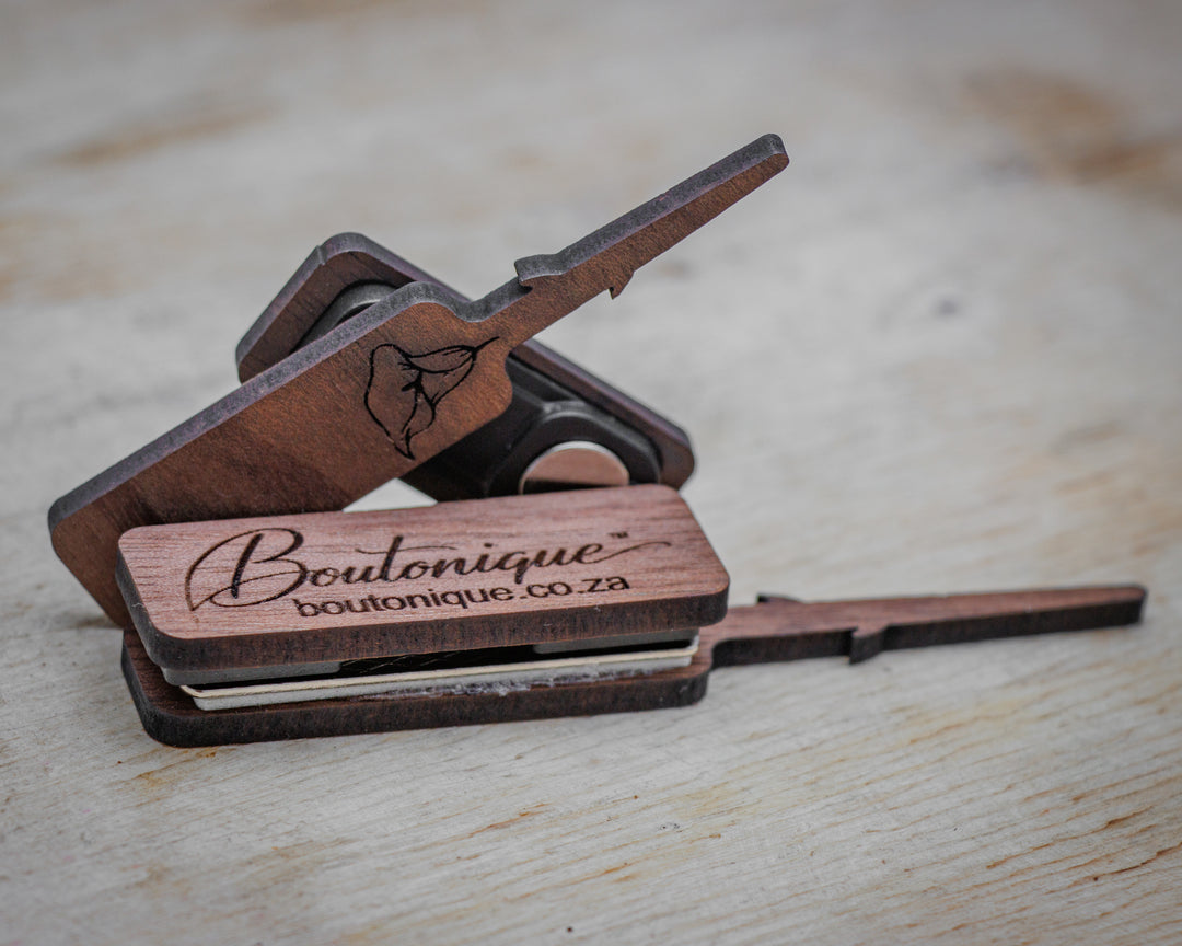 Boutonique - Elegant Floral Fastening Walnut | Premium Wedding Accessory - Small Boutoniques 70mm