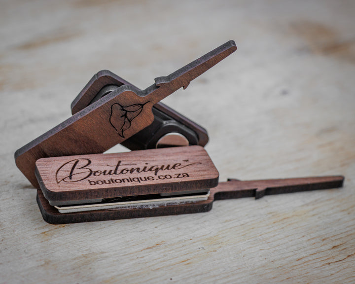 Boutonique - Elegant Floral Fastening Walnut | Premium Wedding Accessory - Small Boutoniques 70mm