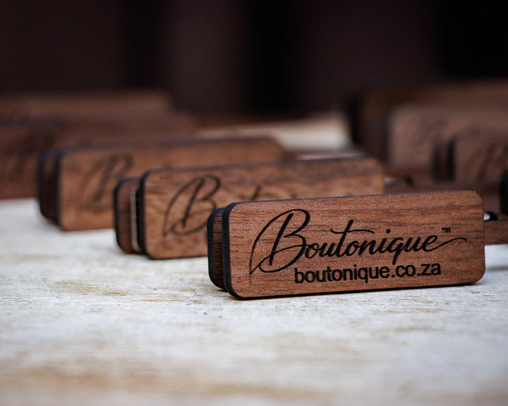 Boutonique - Elegant Floral Fastening Walnut | Premium Wedding Accessory - Small Boutoniques 70mm