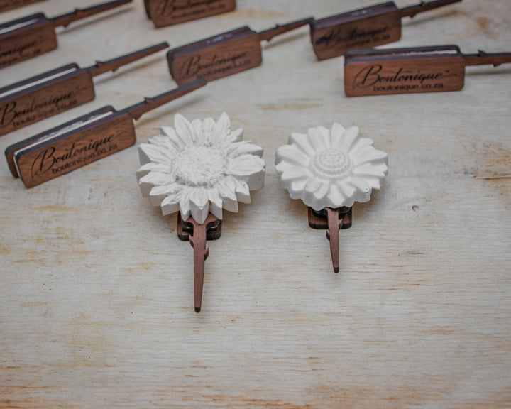 Boutonique - Elegant Floral Fastening Walnut | Premium Wedding Accessory - Small Boutoniques 70mm