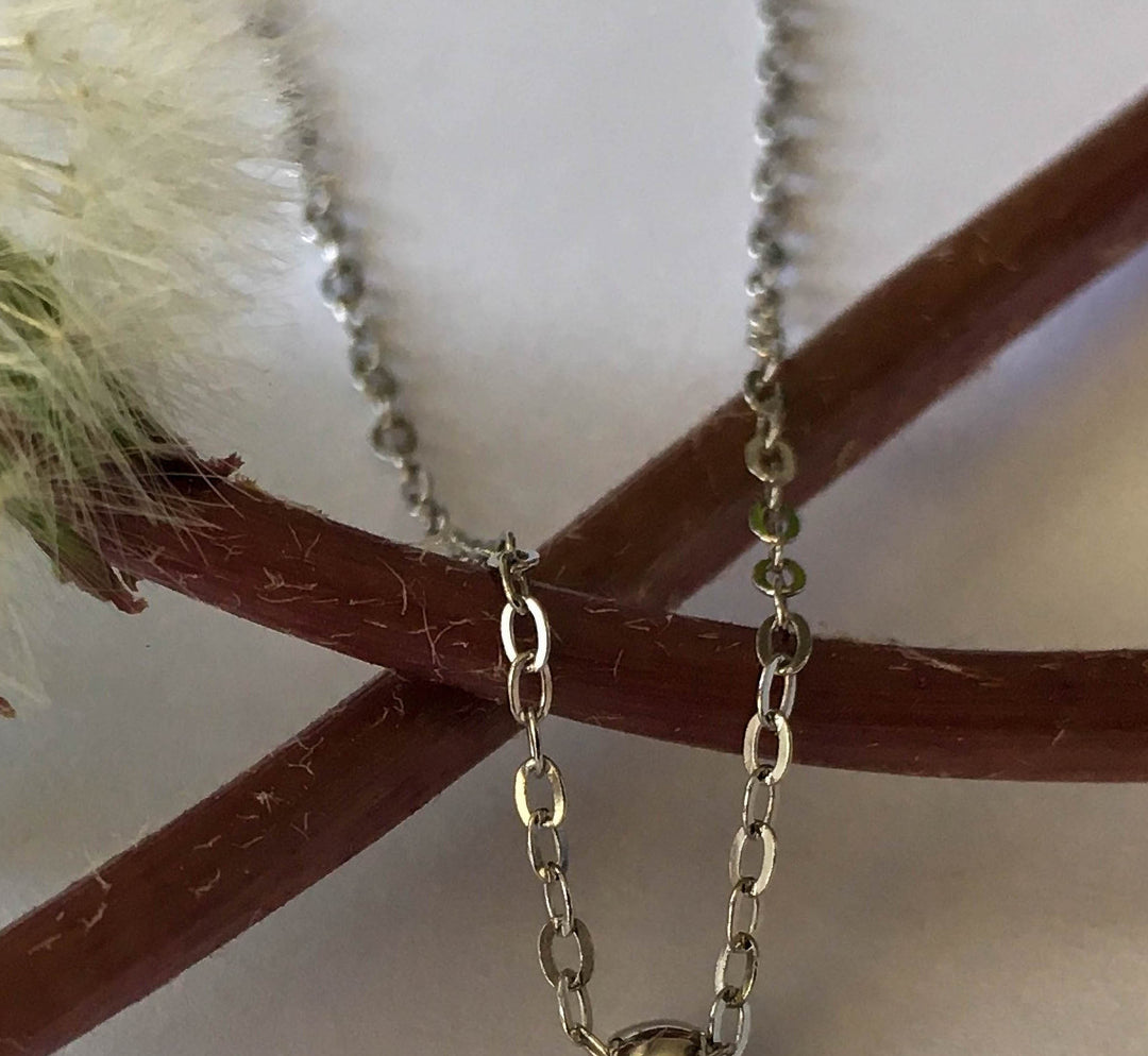 4-Claw Filigree Pendant -  Silver with 1 x 6mm Round Tanzanite &amp; Chain 45cm
