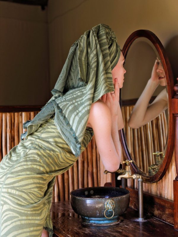Safari Beach/Bath Towels - Zebra 80 x 155 cm / 32 x 61 ”